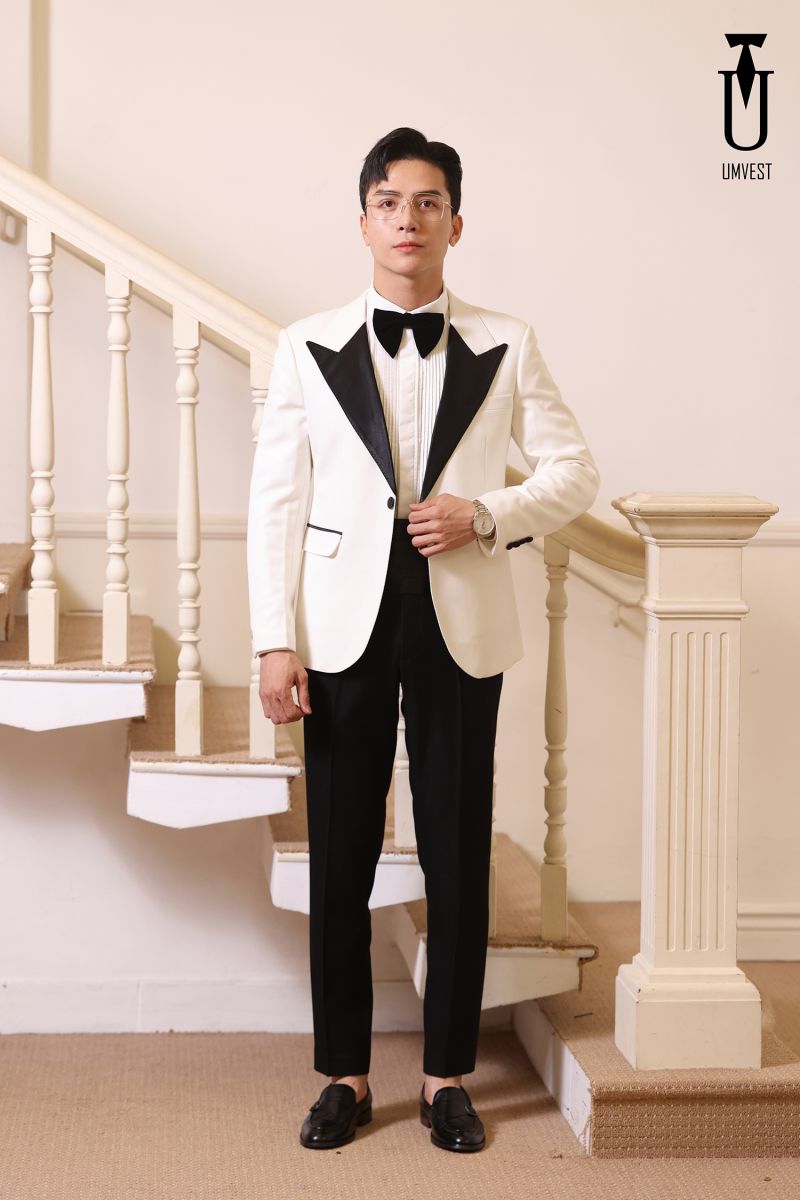 Tuxedo Trắng Cổ Đen 1 Cúc