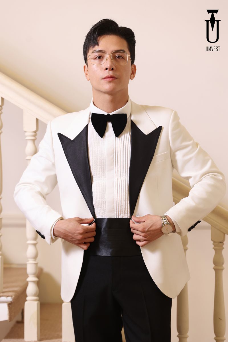 Tuxedo Trắng Cổ Đen 1 Cúc